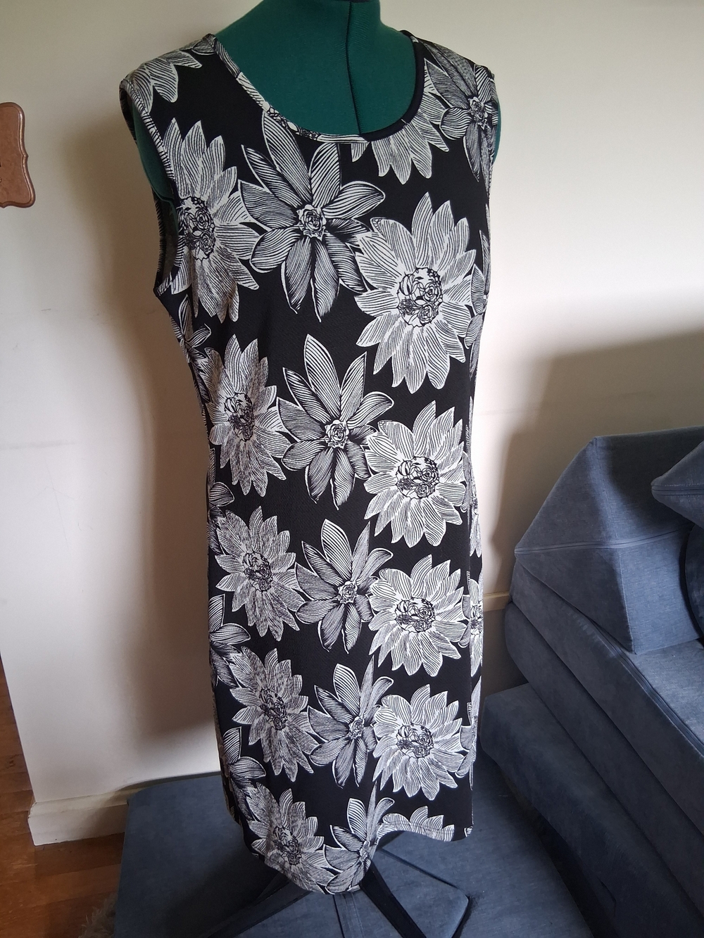 NorthStyle Black Sleeveless Floral Midi Dress